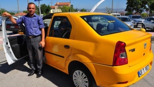 2 yabancı dil bilen Manisalı taksici turistlerin gözdesi