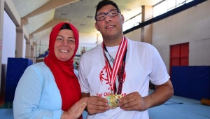 Annenin sevgisi, engelli gence şampiyonluk getirdi