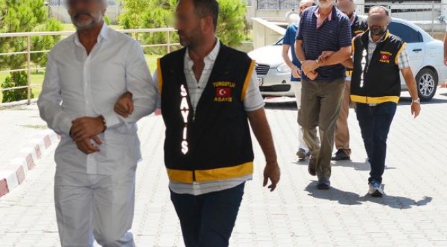 Turgutlu'da FETÖ'den gözaltına alınan işadamları adliyede