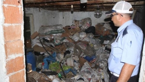 Evden 10 kamyon çöp çıktı