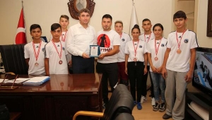 Kick boksçulardan Başkan Tosun'a teşekkür