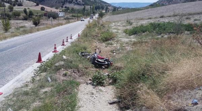 Otomobil motosikletle çarpıştı: 3 yaralı