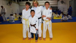 Ailece judo yapıyorlar