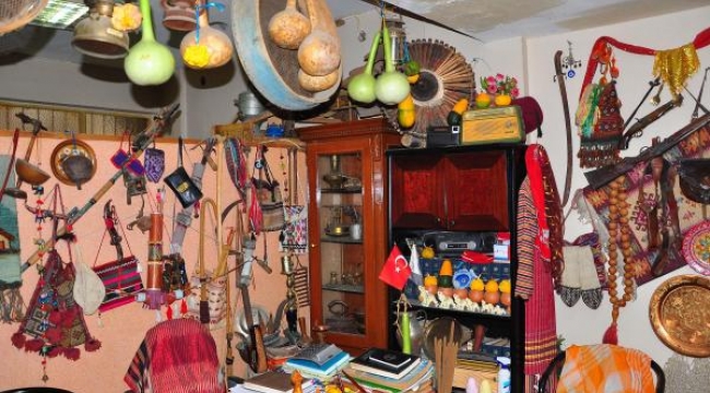 Emlakçı dükkanını müzeye çevirdi