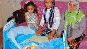 Oğlunun terkettiği gelini ve 3 torunu için yardım istedi