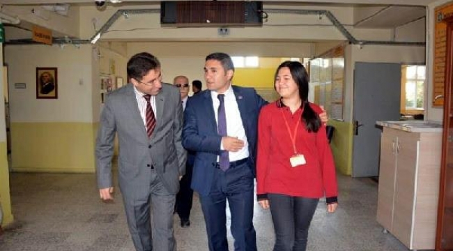 Selendi'deki lise 4'üncü kez 'beyaz bayrak' ödülünü kazandı