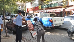 Zabıta kaldırım işgallerine son verdi