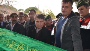 FETÖ tutuklusu Ziya Tay, babasını son yolculuğuna uğurladı