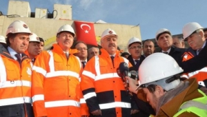 Bakan Arslan, Sabuncubeli Tüneli inşaatını inceledi