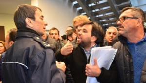 Faizsiz Kredi desteğinden yararlanmak isteyenler, KOSGEB müdürlüğü önünde uzun kuyruklar oluşturdu. 