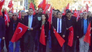 Yürüyüşte hep bir ağızdan teröre lanet okundu