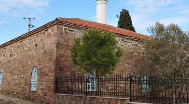 Camiyi Athena Tapınağı'nın taşlarıyla yapmışlar