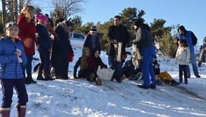 Karla kaplı Spil'e ziyaretçi akını 