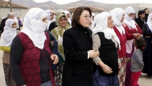 Anne-Kız Yanyana Gömüldüler