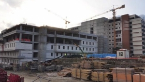 Asansör Boşluğuna Düşen Usta Yaralandı