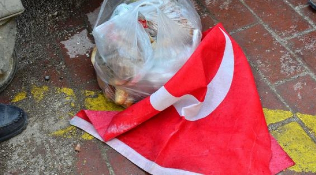 Bayrağa Büyük Ayıp