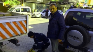 Eskiyen ve Kırılan Dubalar Tamir Ediliyor