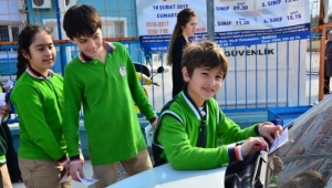 Hayvansever öğrencilerden duyarlı davranış