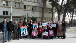 Karısını bıçaklayarak öldüren sanık hakim karşısına çıkarıldı