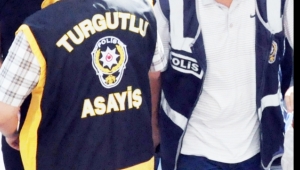 Manisa'da 7 asker ve 1 öğretmen FETÖ'den tutuklandı