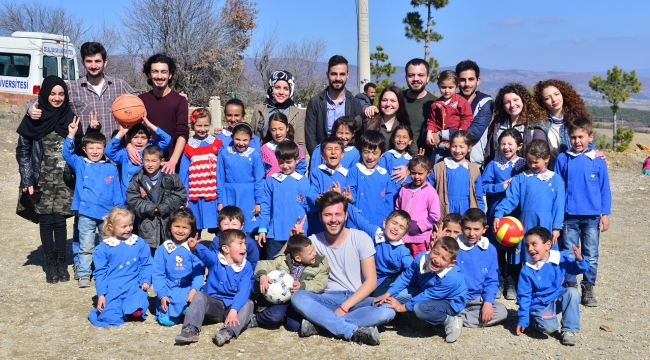 Öğrencilerden Köy Okullarına Destek