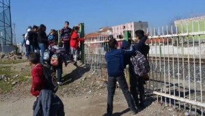 Öğrencilerden Tehlikeli Geçiş