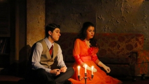 ‘Sırça Kümes’ adlı oyunun ilk gösterimini