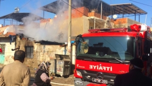 Suriyeliler'in ikamet ettiği evde çıkan yangın korkuttu 