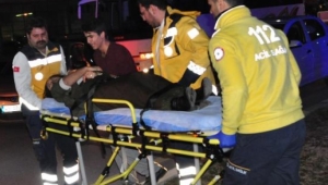 Tren, otomobile çarptı: 1 ölü, 4 yaralı