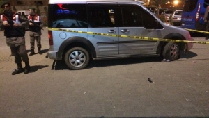 5 Yaşındaki Çocuğun Bulunduğu Araca Ateş Açıldı: 1'i ağır, 2 yaralı