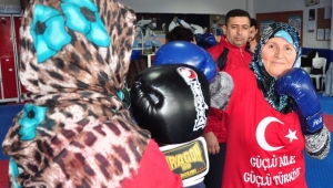 70 Yaşında Minderlerin Tozunu Atmaya Meraklı