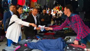 CHP Milletvekili Mazlum Nurlu Turgutlu Pazarında hayır çalışması yaptı