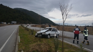 Direksiyon kontrolünü Kaybeden Sürücü Refüje Çıktı