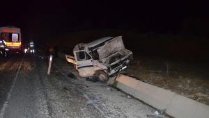 Kamyonetle otomobil çarpıştı: 1 ölü, 4 yaralı