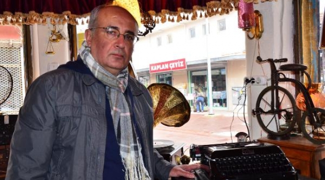 Manisalı Antikacıdan İlgi Çeken Arşiv