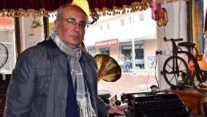 Manisalı Antikacıdan İlgi Çeken Arşiv