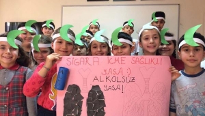 Minikler Yeşilay Haftasını Pankartlarla Kutladı