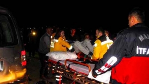 Otomobille hafif ticari araç çarpıştı: 2 ölü, 10 yaralı