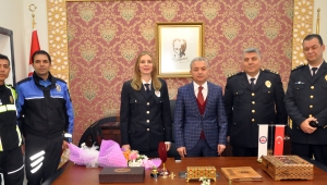 Kaymakam Turan'dan polis marşıyla kutlama