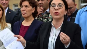 Manisa'da CHP'lilerden mühürsüz oy pusulası eylemi