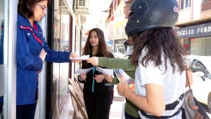 Öğrencilerden 'Kafanı Kullan, Kask Tak' broşürü