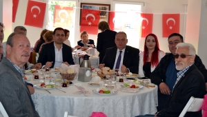 Özel, Turgutlu'da STK'lar, oda başkanları ve muhtarlarla buluştu