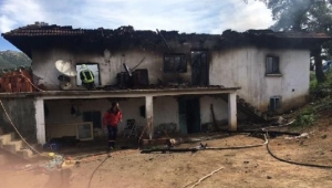 Yangın evi kül etti