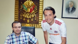 Turgutluspor Efşan'la imzaladı