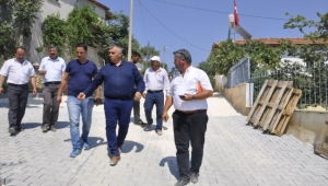 AKHİSAR’IN İKİ MAHALLESİNE 50 BİN METREKARE KİLİT PARKE