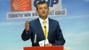 CHP'Lİ ÖZGÜR ÖZEL'DEN O RAPORA TEPKİ: SİYASİ ÜÇKÂĞITÇILIK!