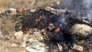 Elektrik telleri koptu, boş arazide yangın çıktı