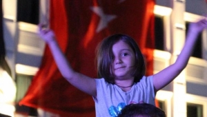 Manisa'da Mehter eşliğinde demokrasi nöbeti