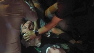 Prof.Dr. Temiz, motosikletin çarptığı yaralıya müdahale etti