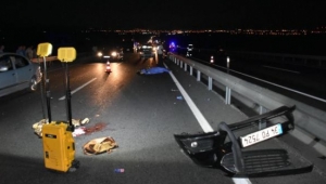 TIR'a arkadan çarpan otomobilde 2 ölü, 1 yaralı